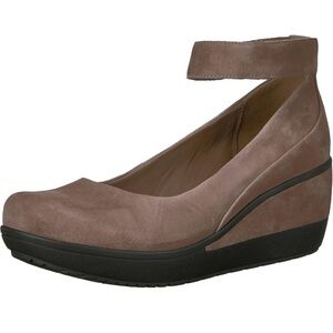 Clarks Wynnmere Fox wedge taupe suede size 8.5